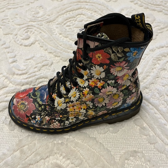 Rare Vintage 1990s Doc Martens. - Picture 2 of 7